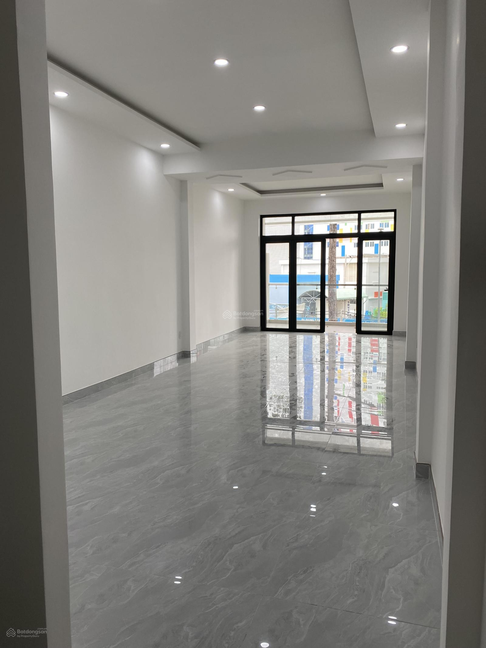 Cho thuê Nguyên Căn MT đường 3 Tháng 2, Phường 12, Quận 10,